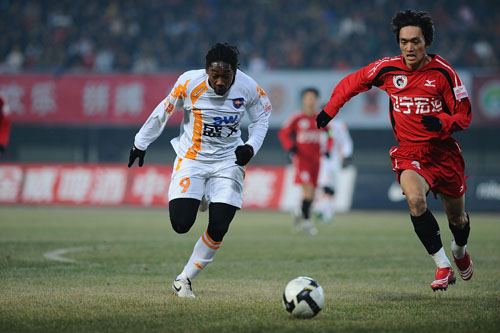 与禁区内的 与禁区内的