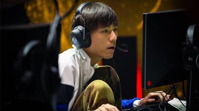 其背后是对 其背后是对