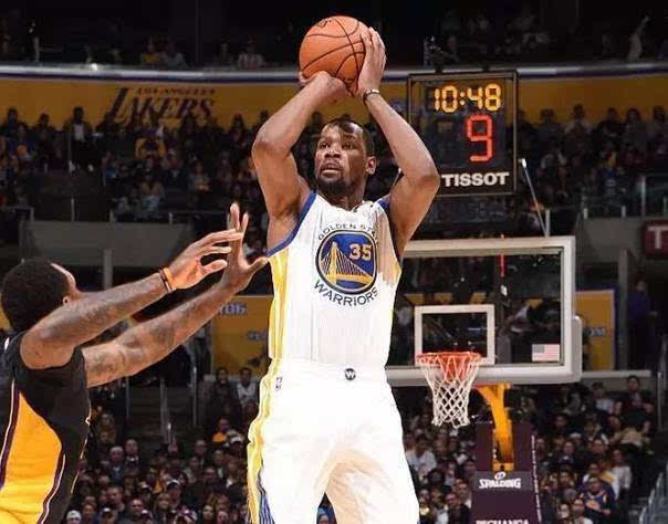 背景下